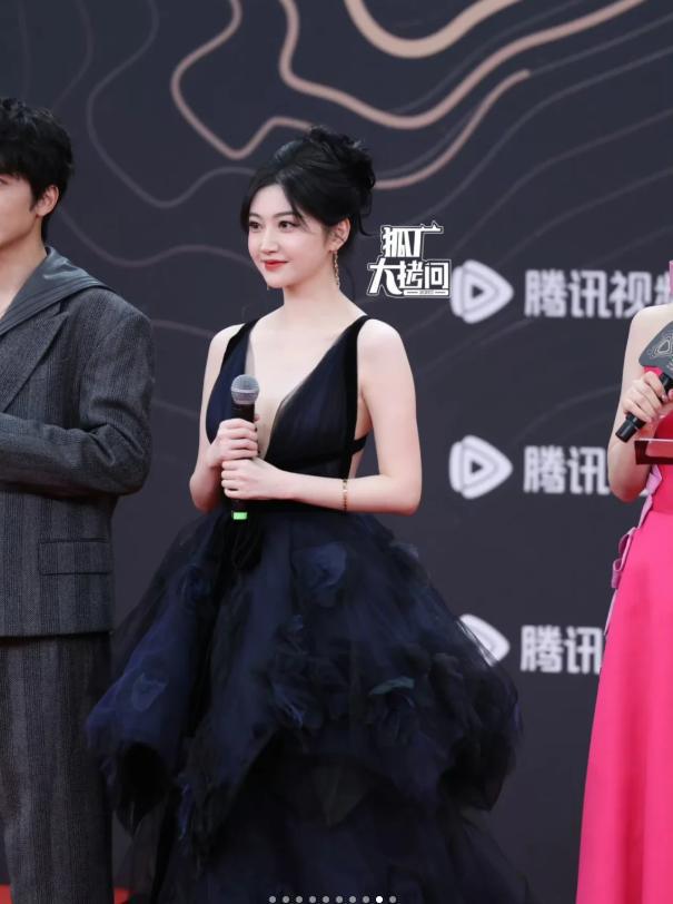 星个个风情万种却被29岁三线小花抢风头龙8国际点此进入澳门这一天内娱一线女(图26)