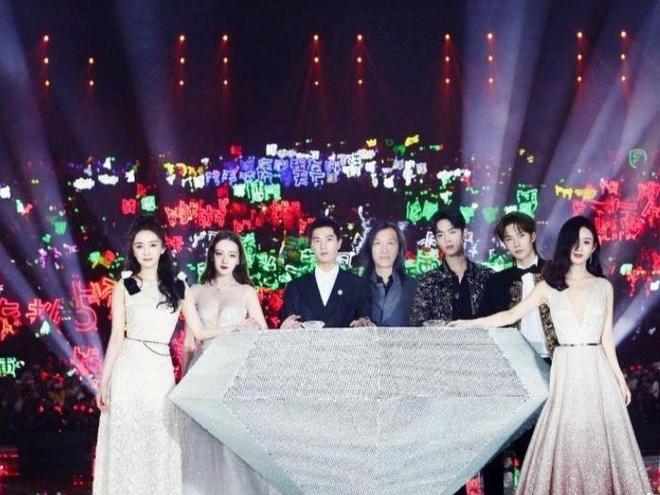 盟星光大赏与赵丽颖唐嫣同台翁青雅可惜了long8国际龙8《心动7》孙乐言加